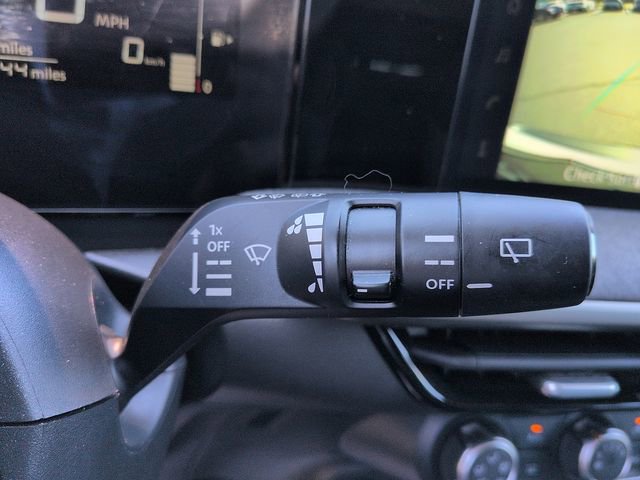 Used 2025 Nissan Kicks SV AWD/4WD image 25