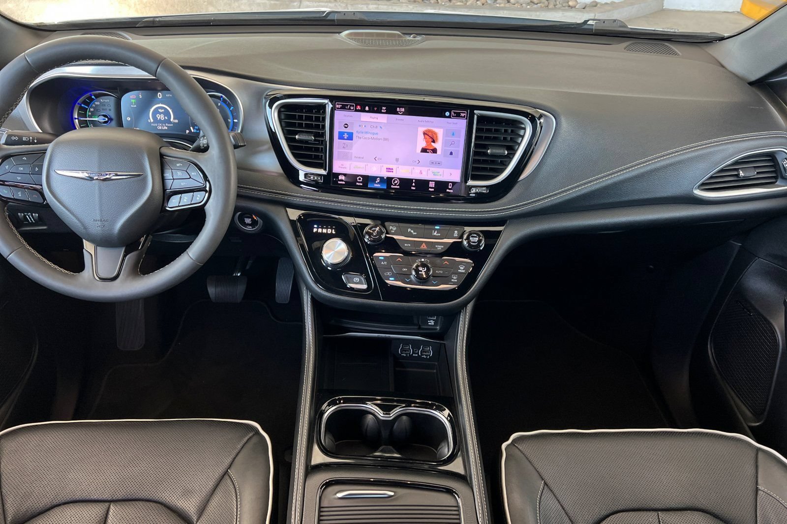 Used 2022 Chrysler Pacifica Limited w/ Uconnect Theater Family Group FWD image 17