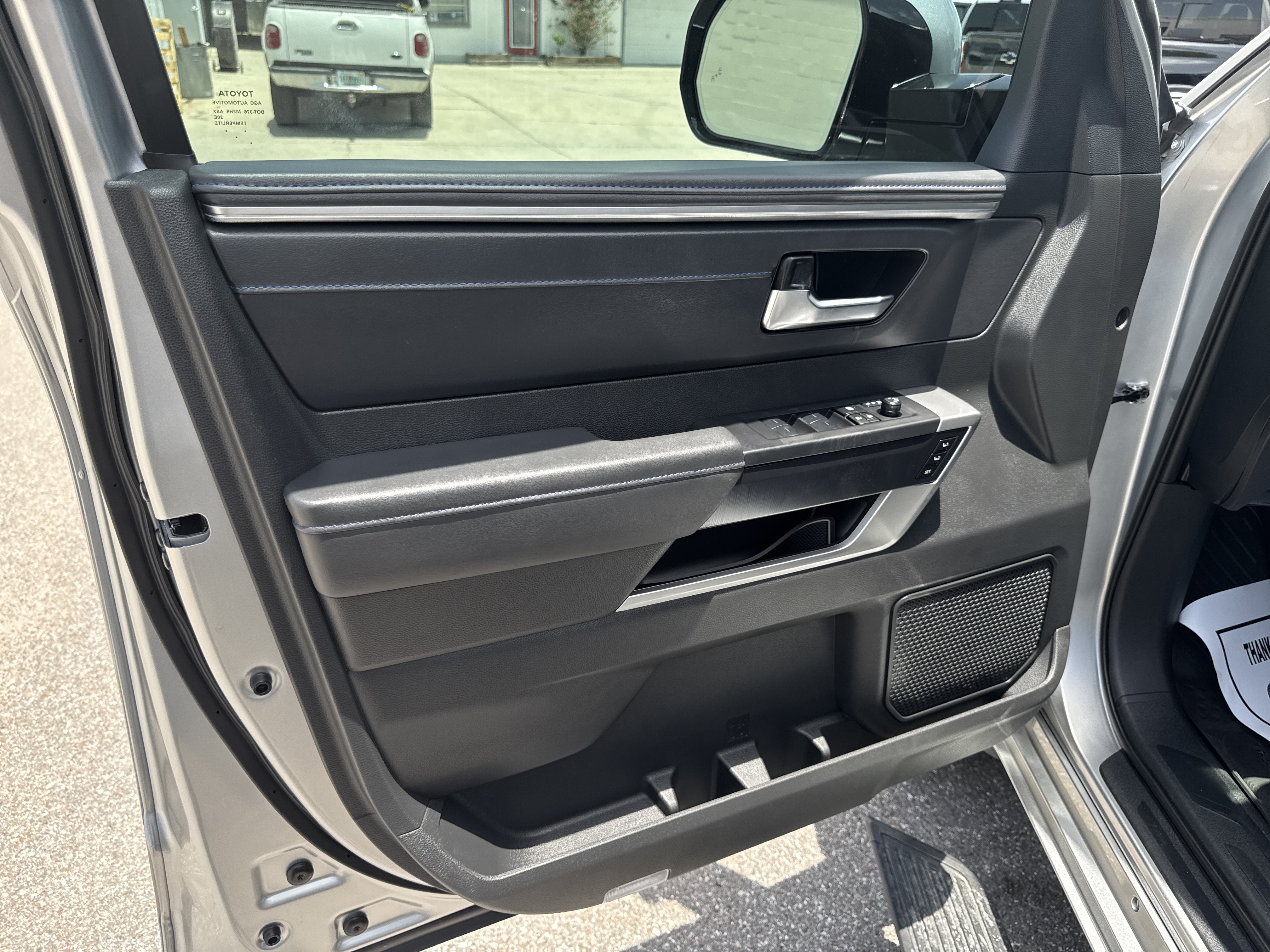 Used 2025 Toyota Tundra Platinum AWD/4WD image 25