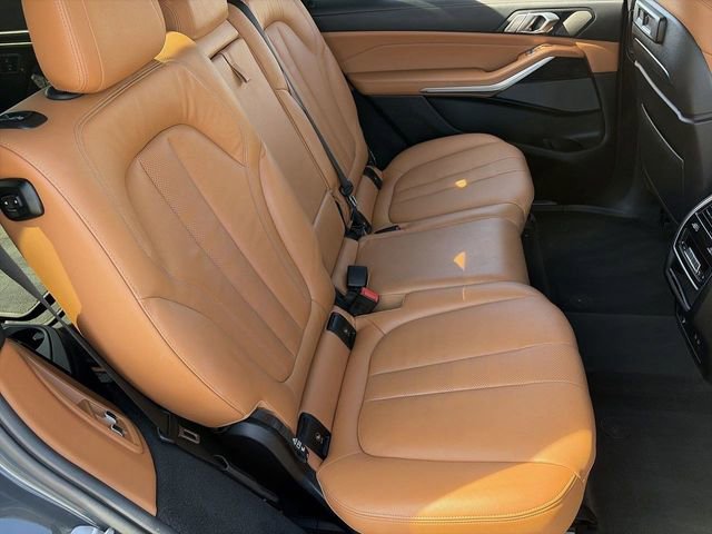 Used 2022 BMW X7 M50i image 14