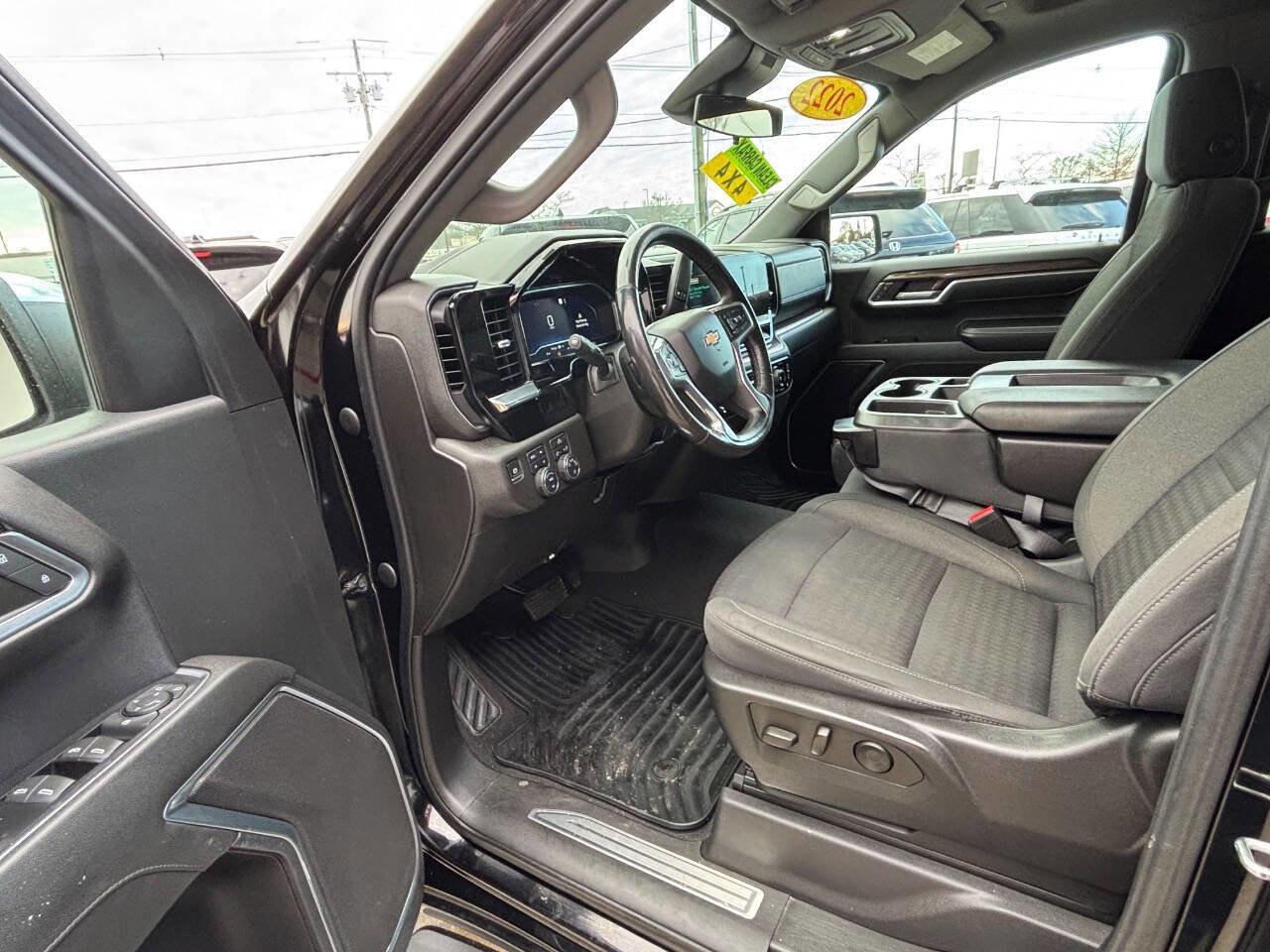 Used 2022 Chevrolet Silverado 1500 LT w/ Z71 Off-Road Package image 25