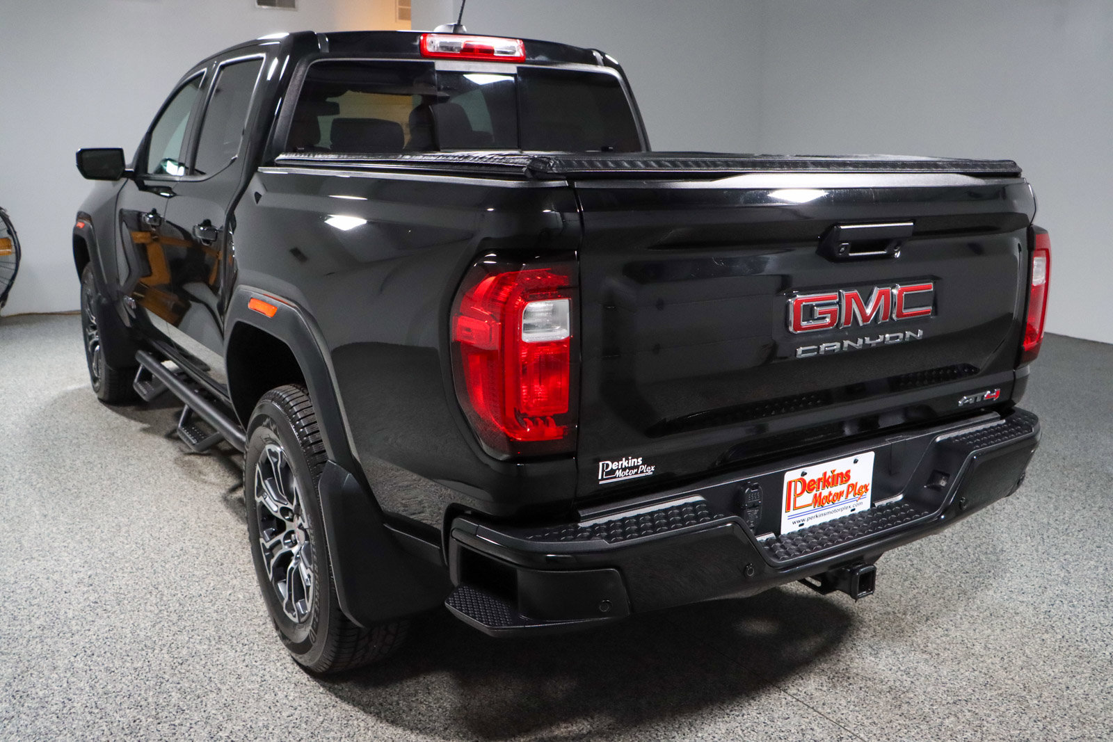 Used 2023 GMC Canyon AT4 w/ AT4 Premium Package image 9