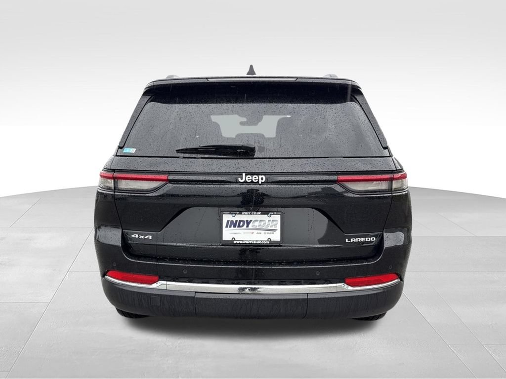 Used 2025 Jeep Grand Cherokee Laredo AWD/4WD image 5