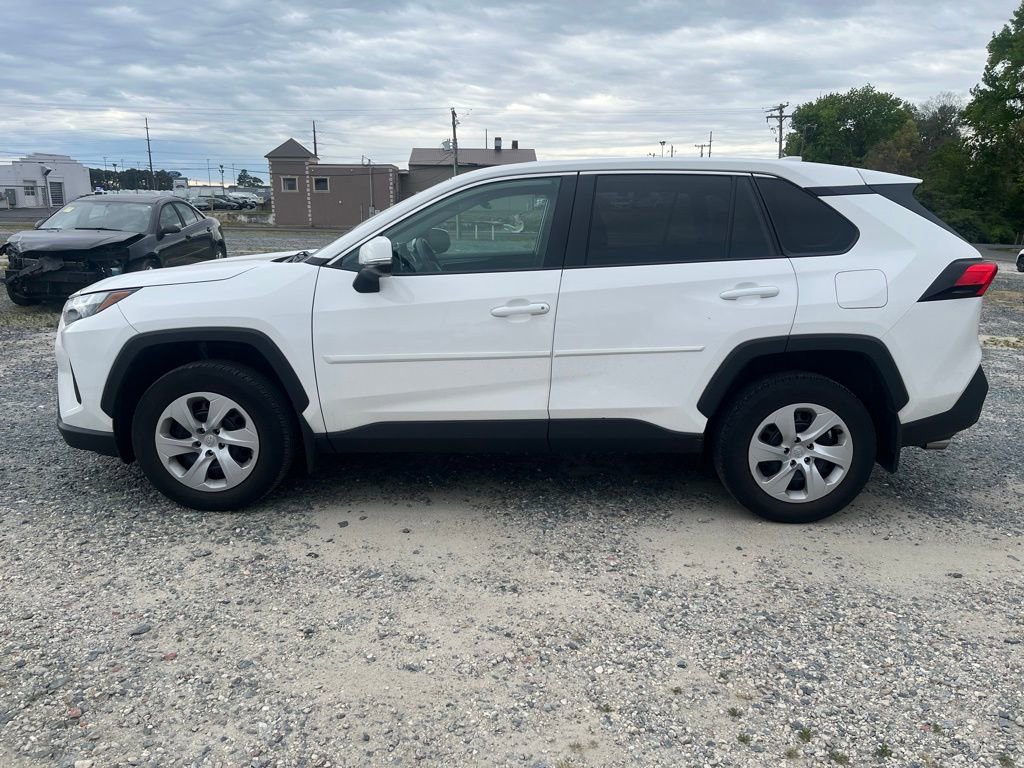 Used 2024 Toyota RAV4 LE AWD/4WD image 2