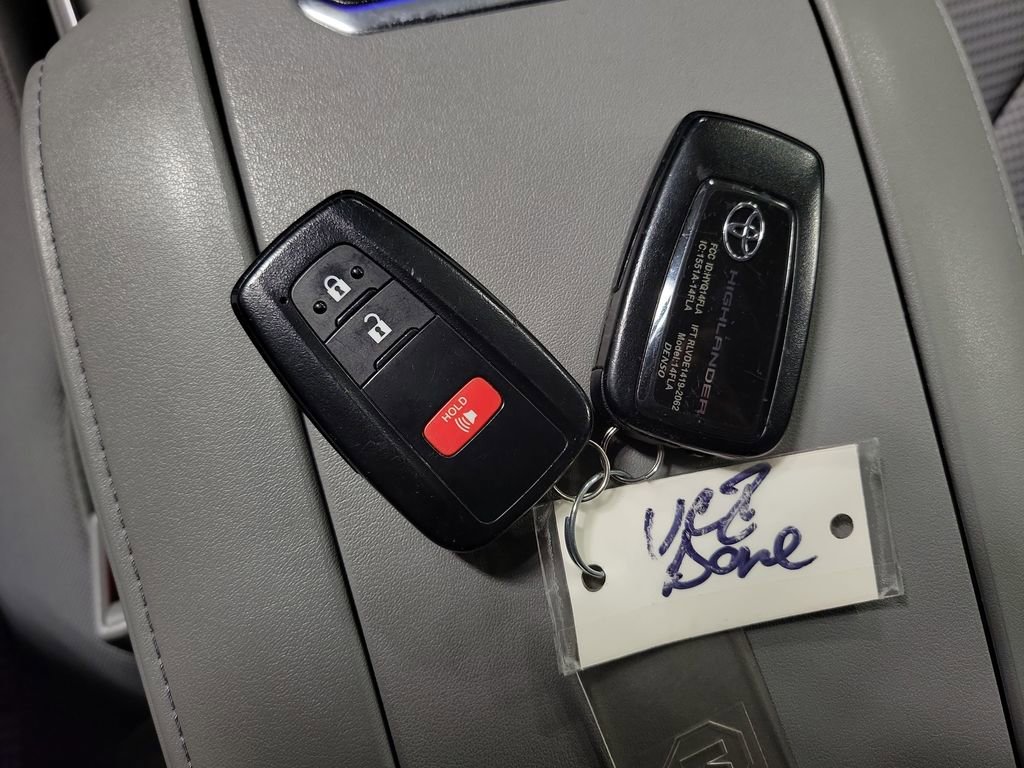 Used 2023 Toyota Highlander L image 15