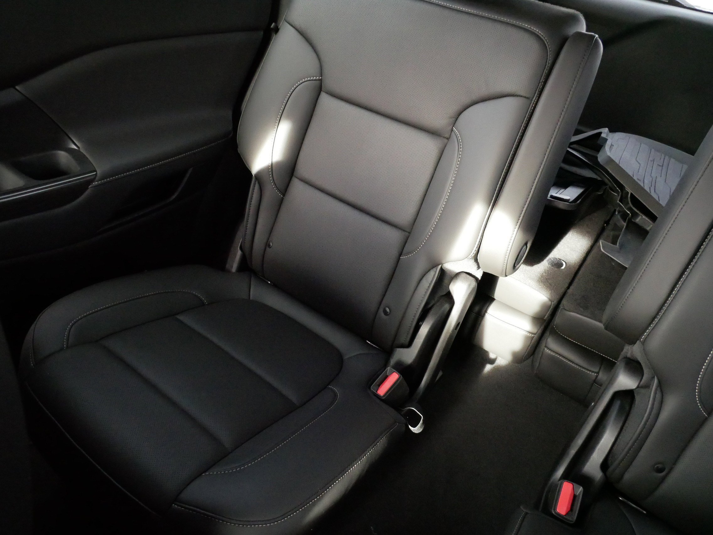 Used 2023 GMC Acadia SLT w/ Elevation Edition image 12