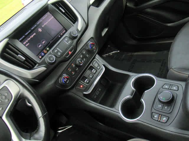 Used 2021 GMC Terrain SLT image 25