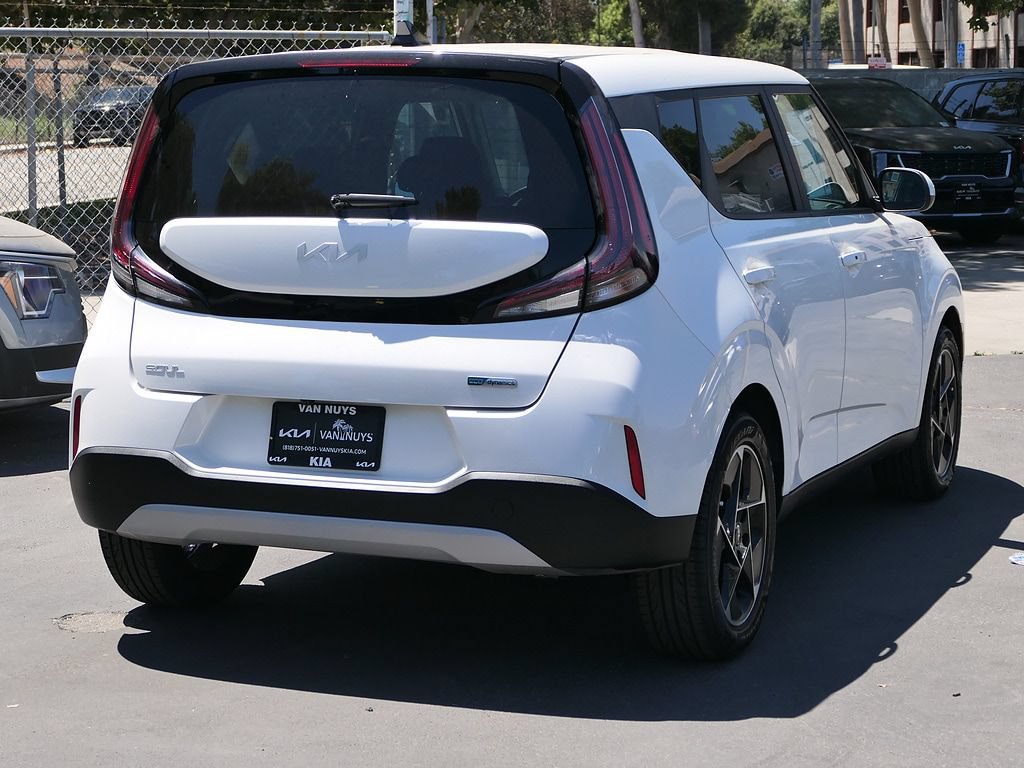 Used 2023 Kia Soul EX FWD image 3