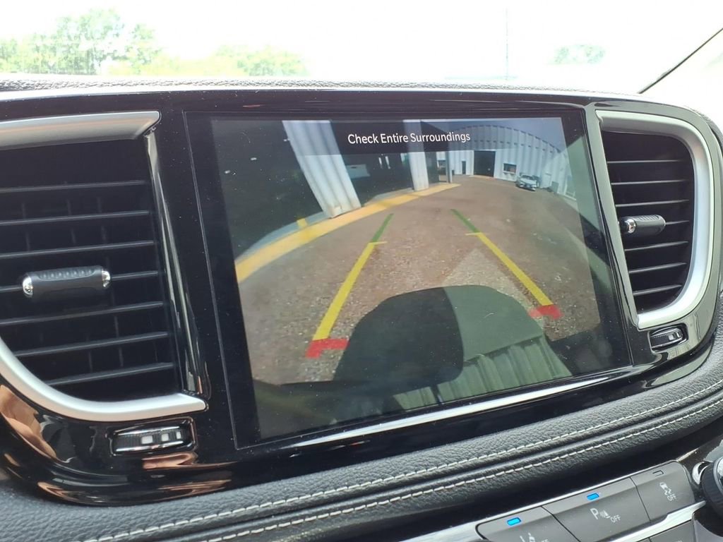 Used 2024 Chrysler Pacifica Select image 23