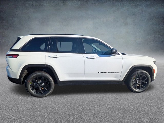 New 2026 Jeep Grand Cherokee Laredo image 3