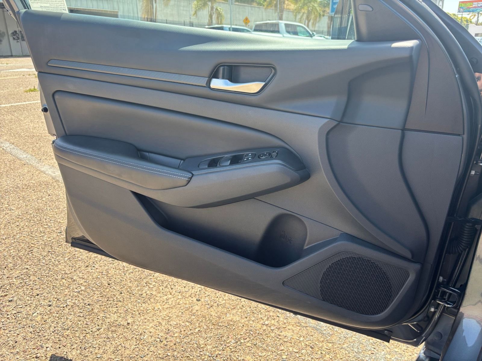 Used 2025 Nissan Altima 2.5 SV FWD image 18