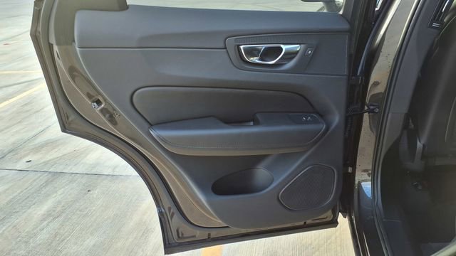 Used 2023 Volvo XC60 B5 Plus image 16
