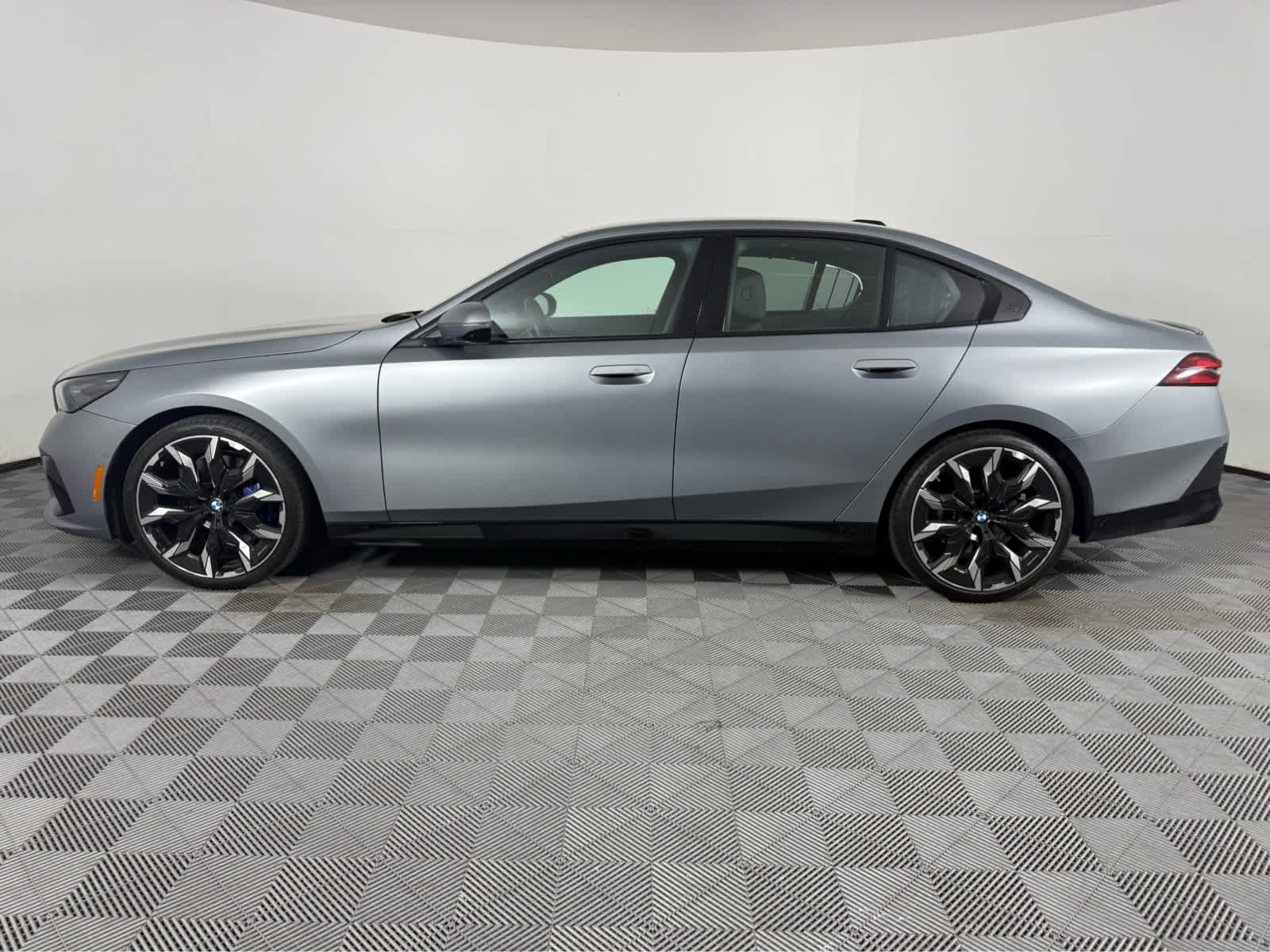 Used 2024 BMW 540i xDrive w/ Executive Package AWD/4WD image 6