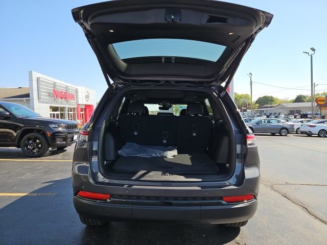 New 2025 Jeep Grand Cherokee Limited w/ Luxury Tech Group II image 11