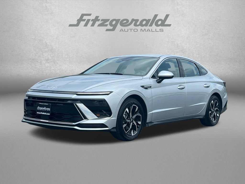 Used 2025 Hyundai Sonata SEL FWD image 2