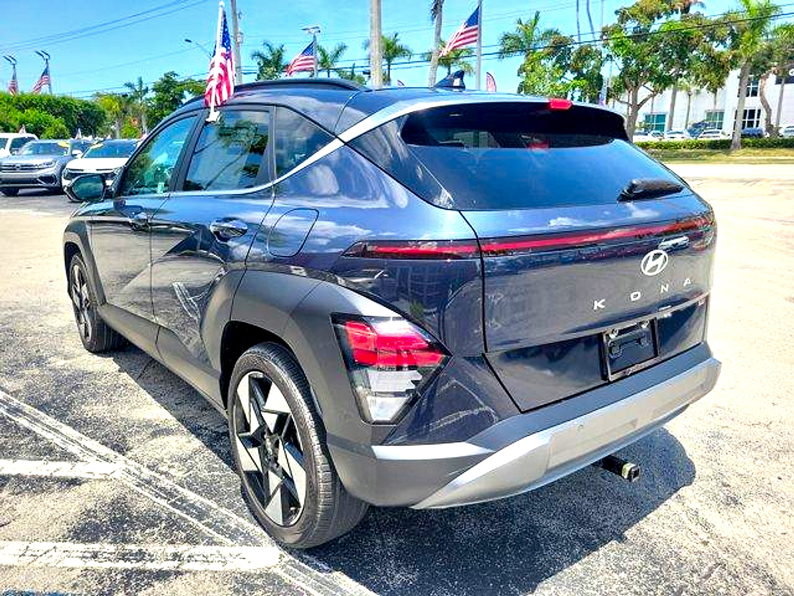 Used 2024 Hyundai Kona Limited FWD image 7