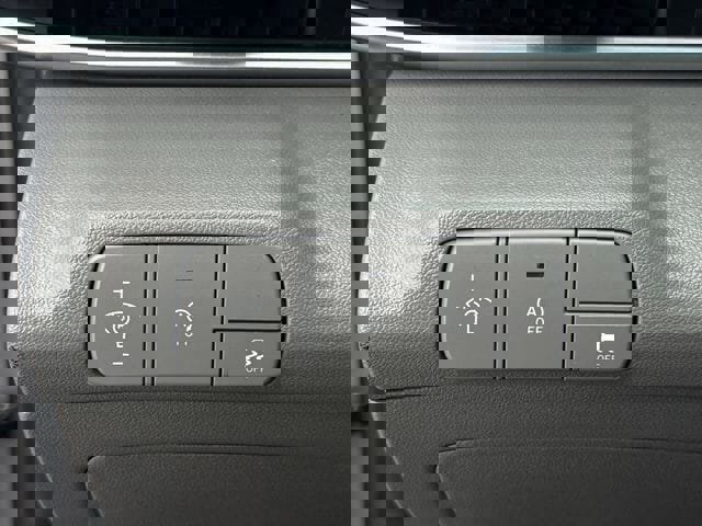 Used 2025 Hyundai Elantra SE image 21