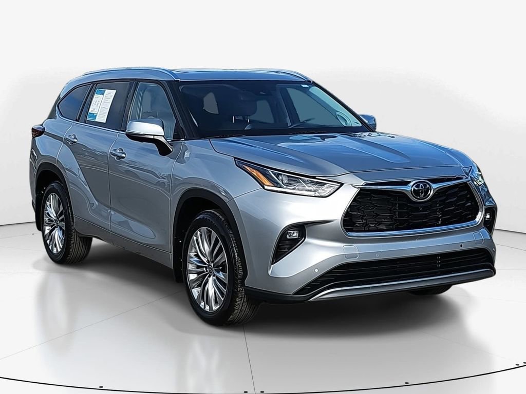 Used 2024 Toyota Highlander Platinum video 2