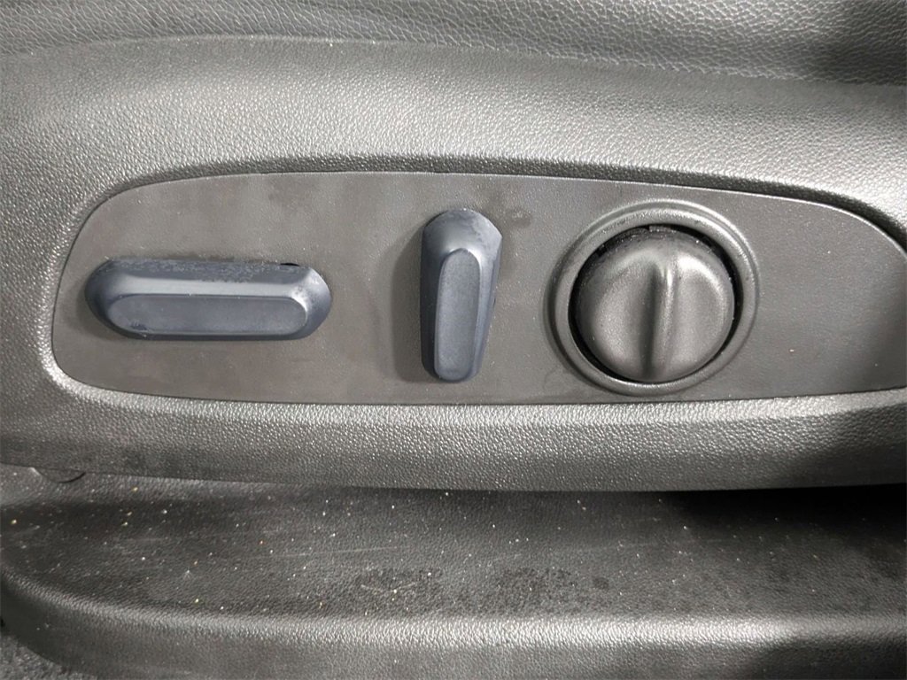 Used 2024 GMC Terrain SLT image 13