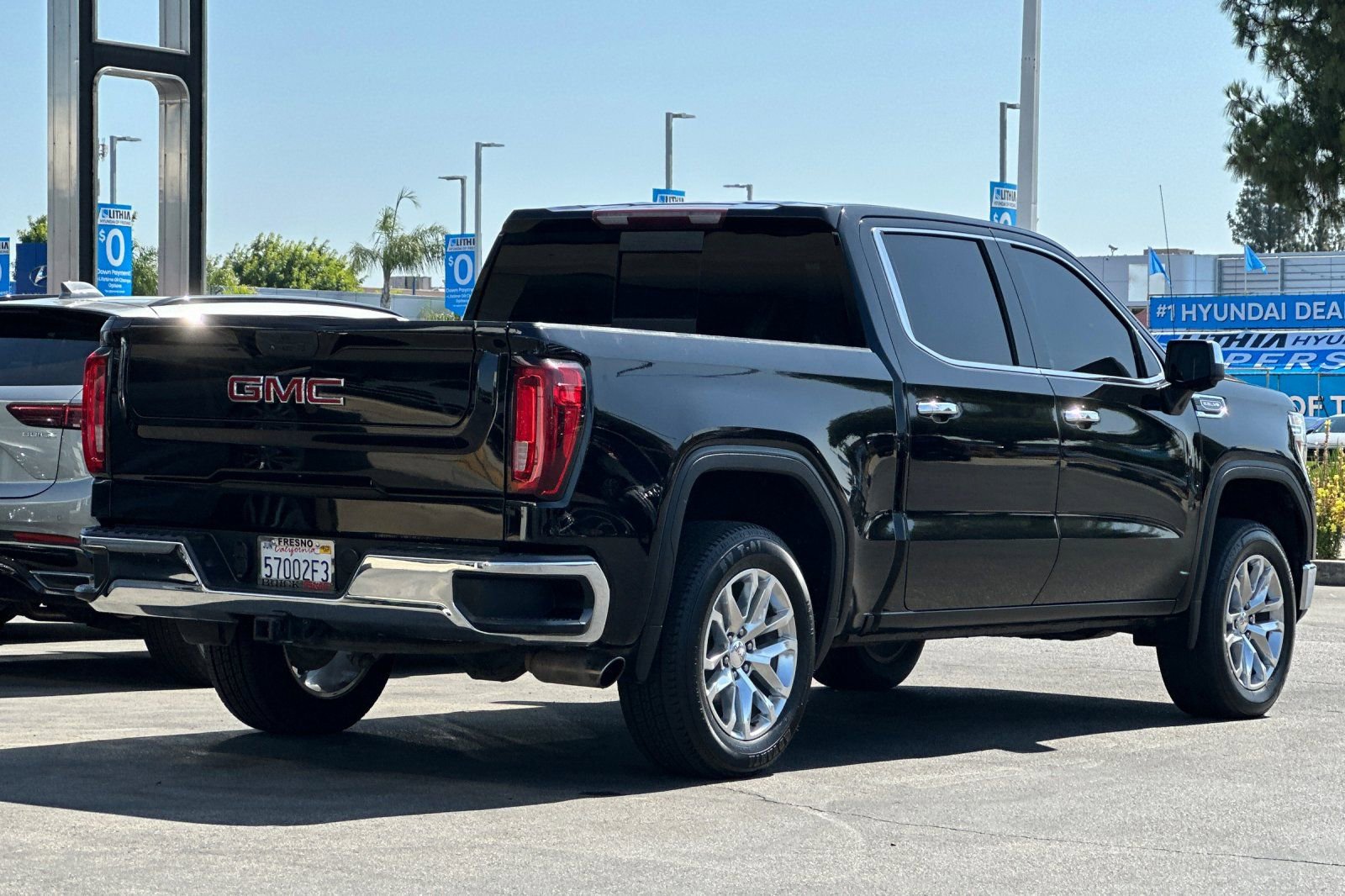 Used 2019 GMC Sierra 1500 SLT w/ SLT Premium Package image 4