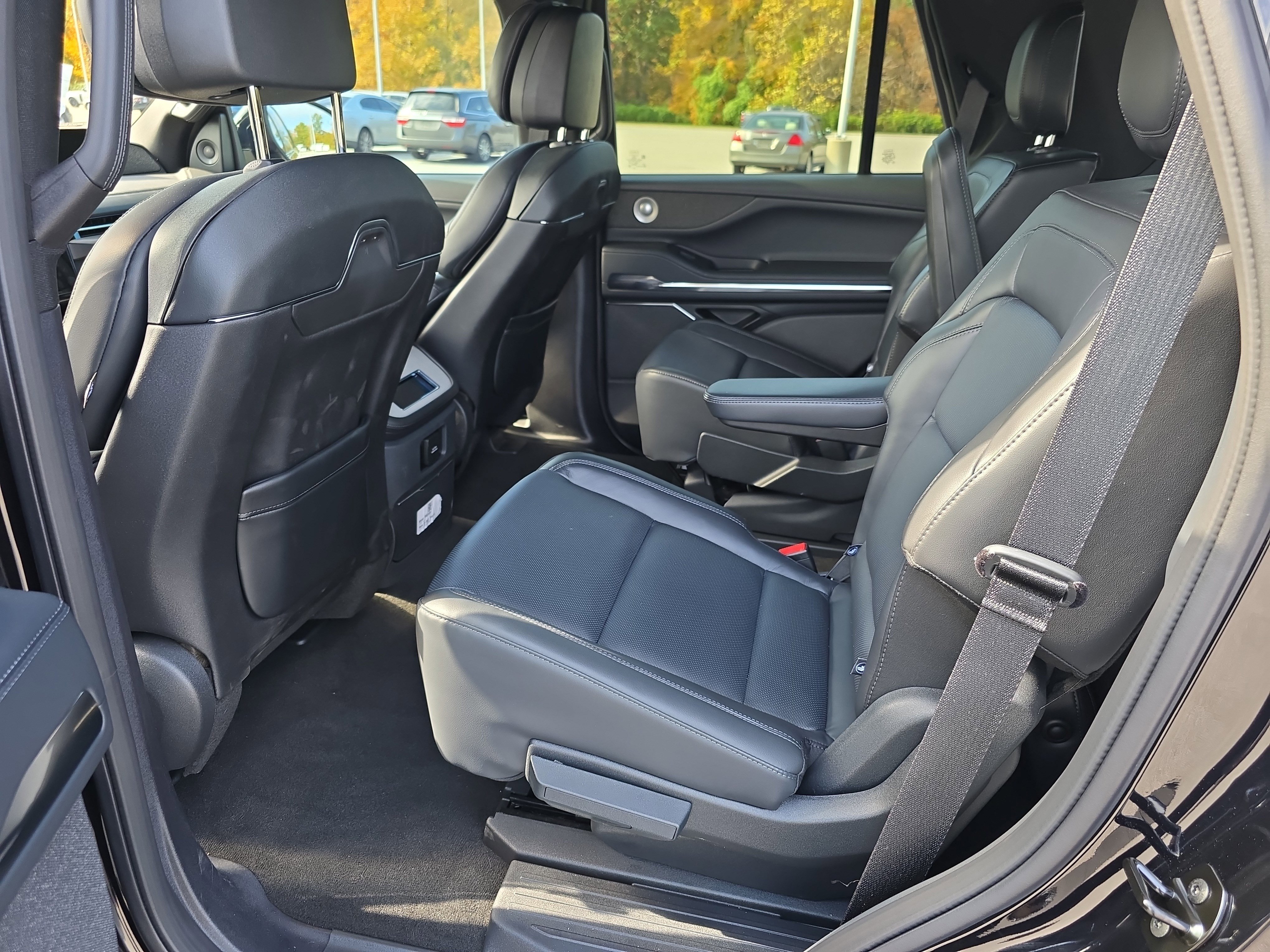 New 2025 Lincoln Navigator Reserve w/ Jet Appearance Package image 13