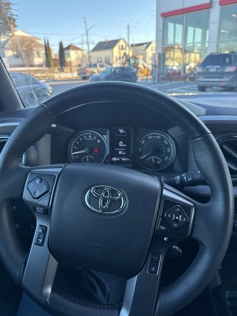 Used 2023 Toyota Tacoma TRD Off-Road image 3