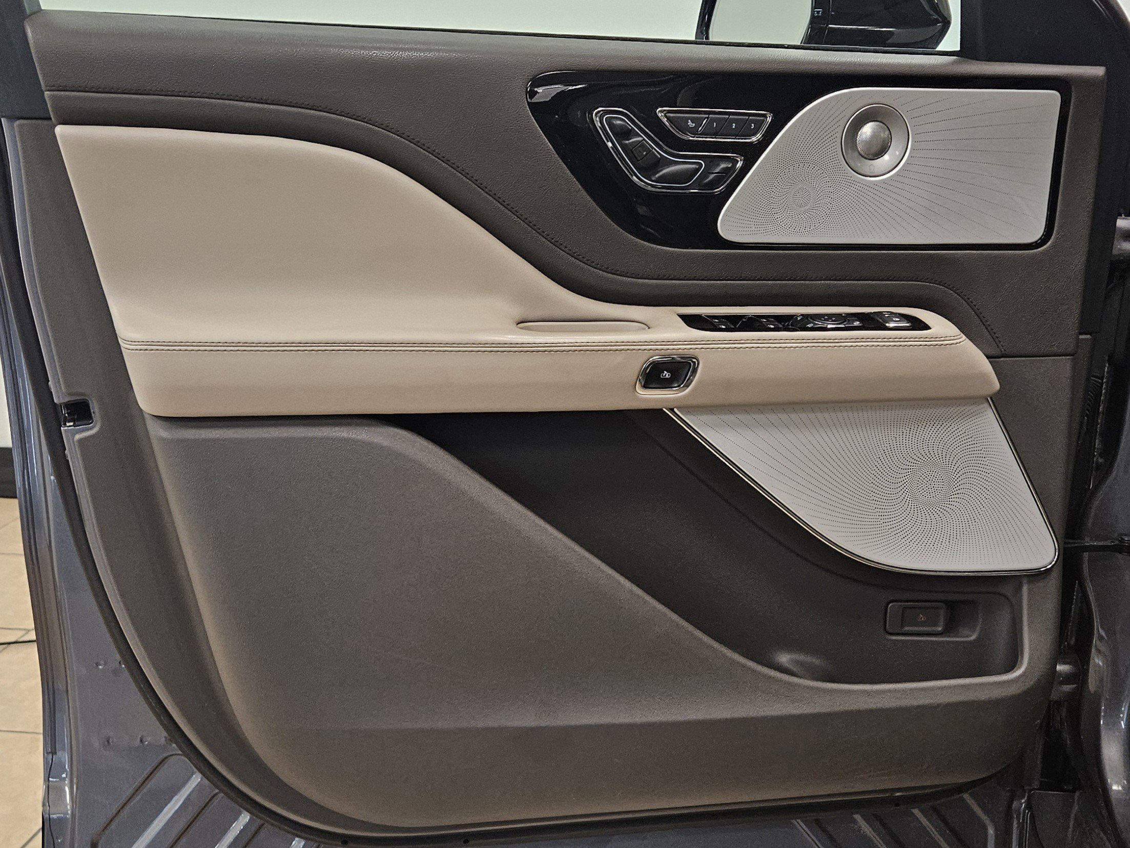 Used 2022 Lincoln Aviator Grand Touring w/ Equipment Group 301A image 13