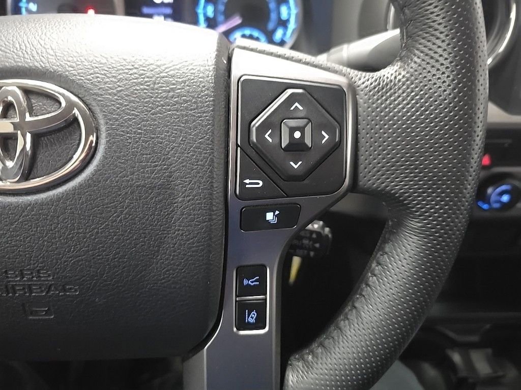 Used 2019 Toyota Tacoma SR5 AWD/4WD image 25