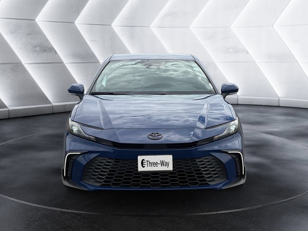 Used 2025 Toyota Camry SE FWD image 8