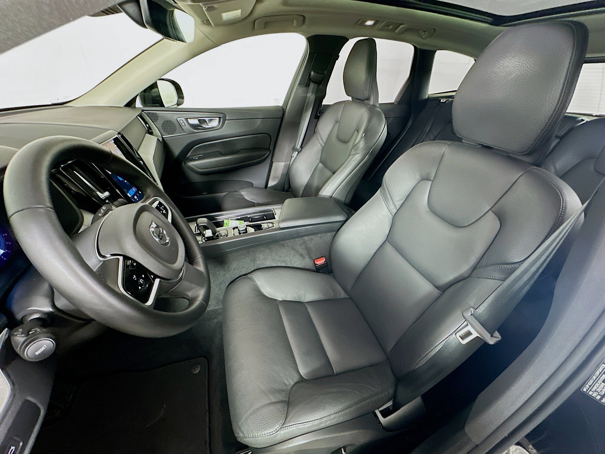 Used 2025 Volvo XC60 B5 Plus w/ Climate Package image 13