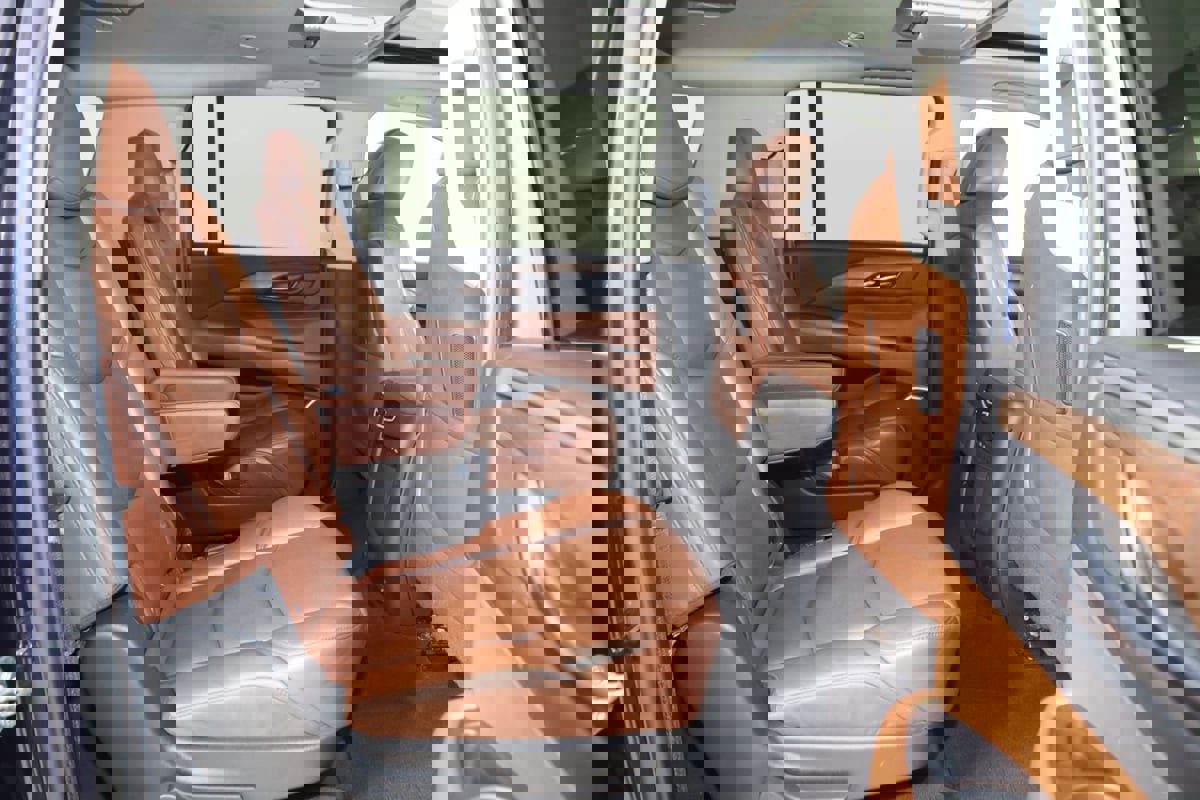 Used 2019 Cadillac Escalade ESV Premium Luxury AWD/4WD image 15