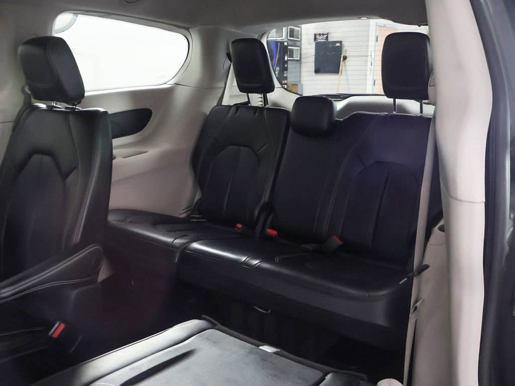 Used 2023 Chrysler Pacifica Touring-L FWD image 33