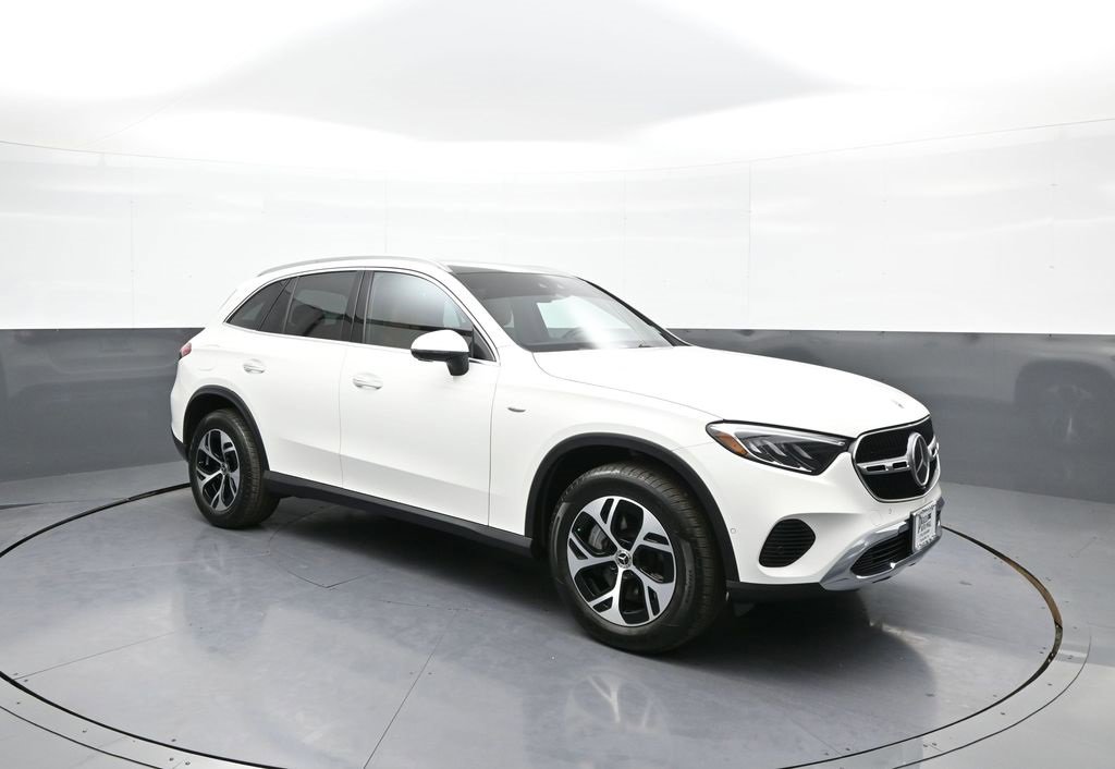 Used 2025 Mercedes-Benz GLC 350e 4MATIC image 4