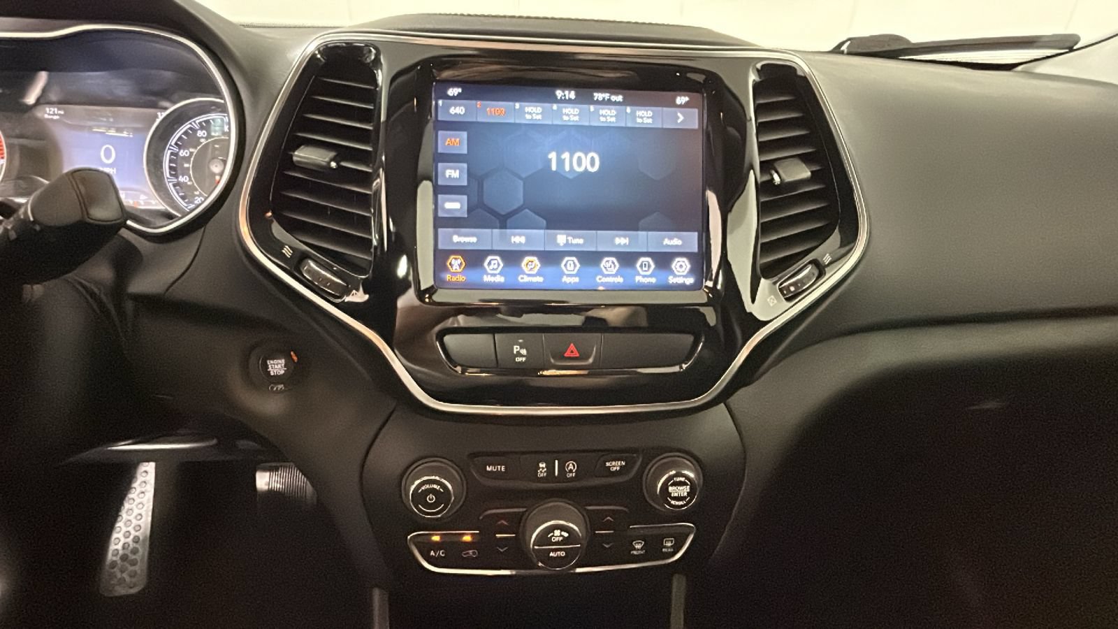 Used 2020 Jeep Cherokee Limited AWD/4WD image 27