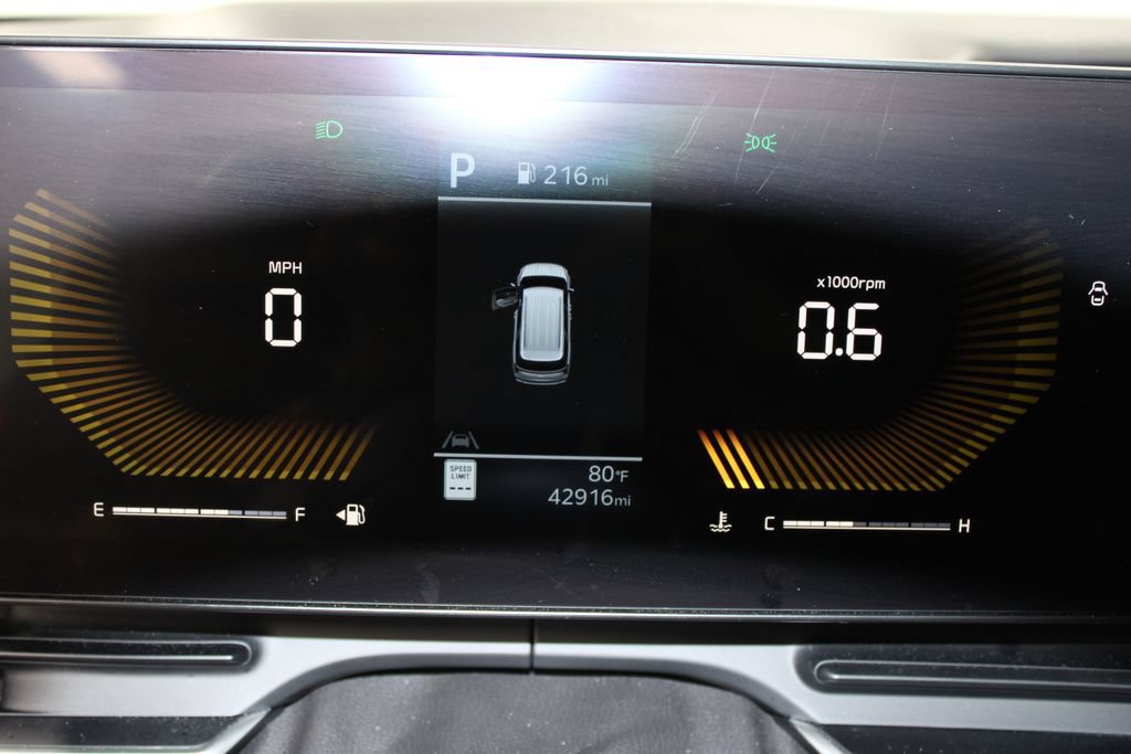 Used 2025 Kia Carnival FWD image 19