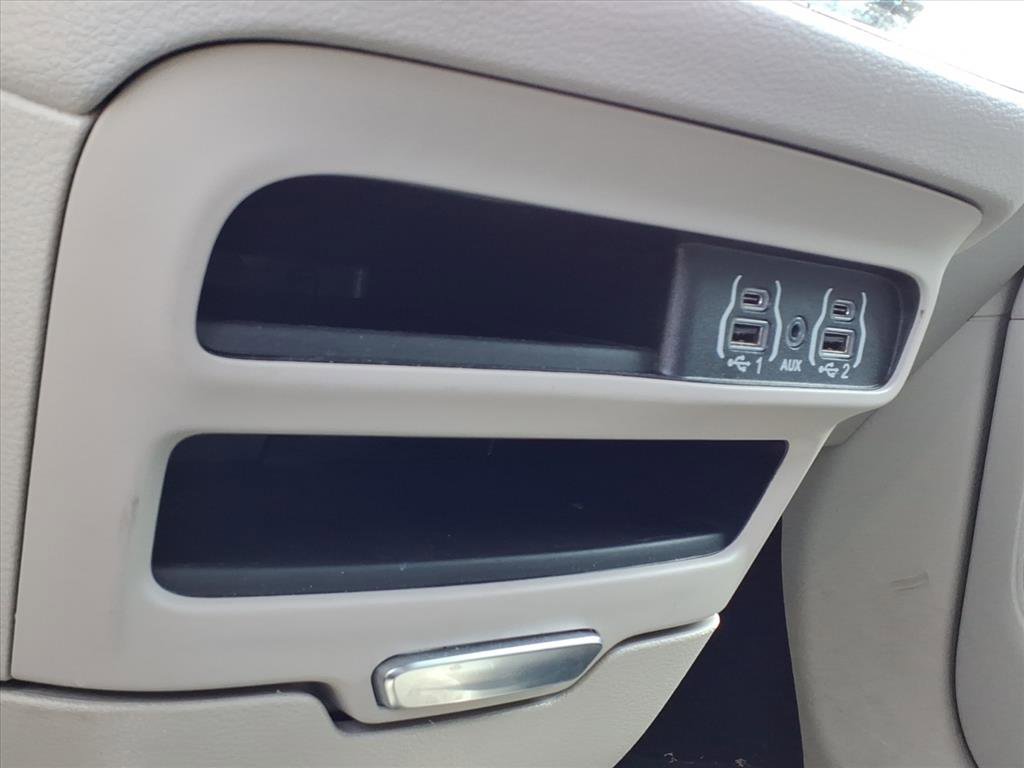 Used 2024 Chrysler Pacifica Touring-L image 17