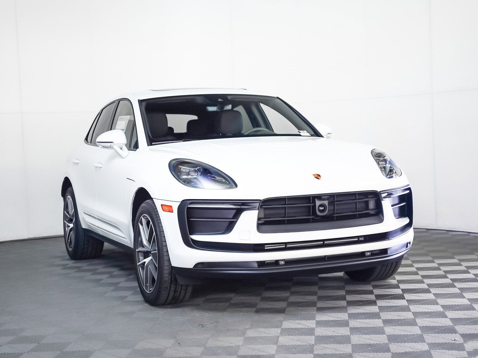 New 2026 Porsche Macan image 8