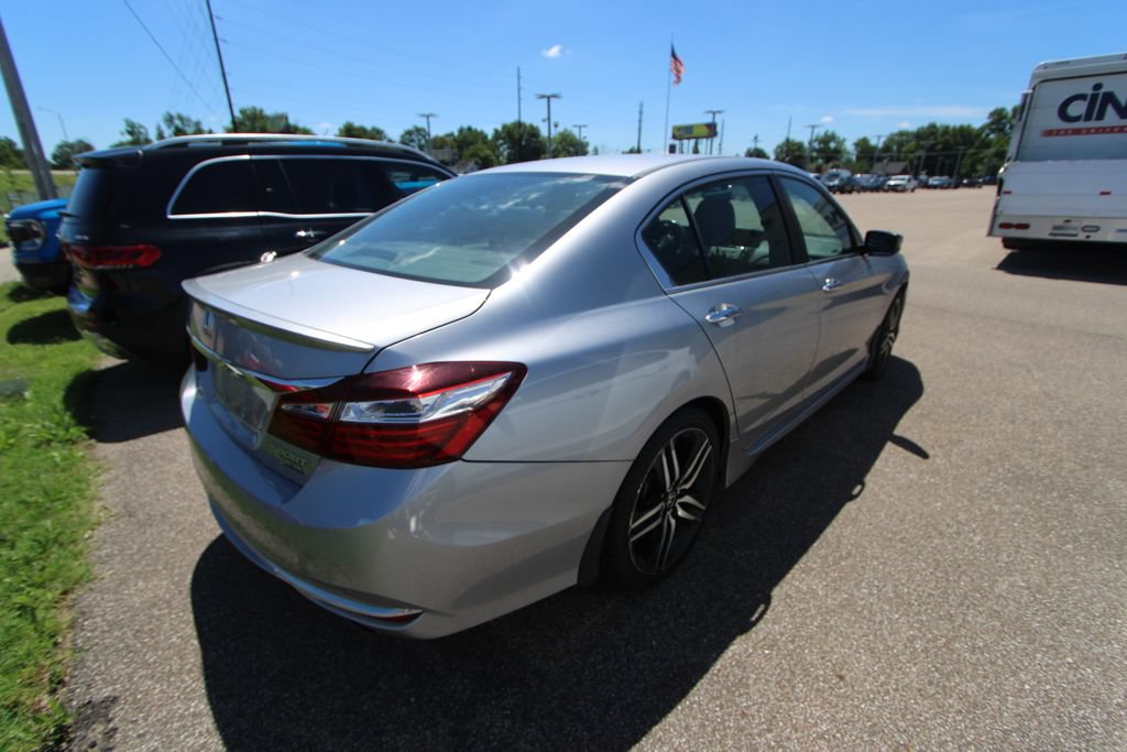 Used 2017 Honda Accord Sport image 10
