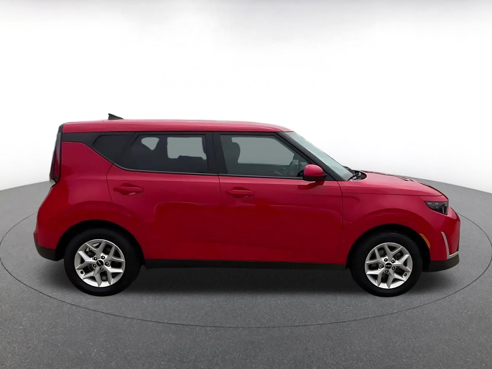 Used 2025 Kia Soul LX w/ LX Technology Package FWD image 16