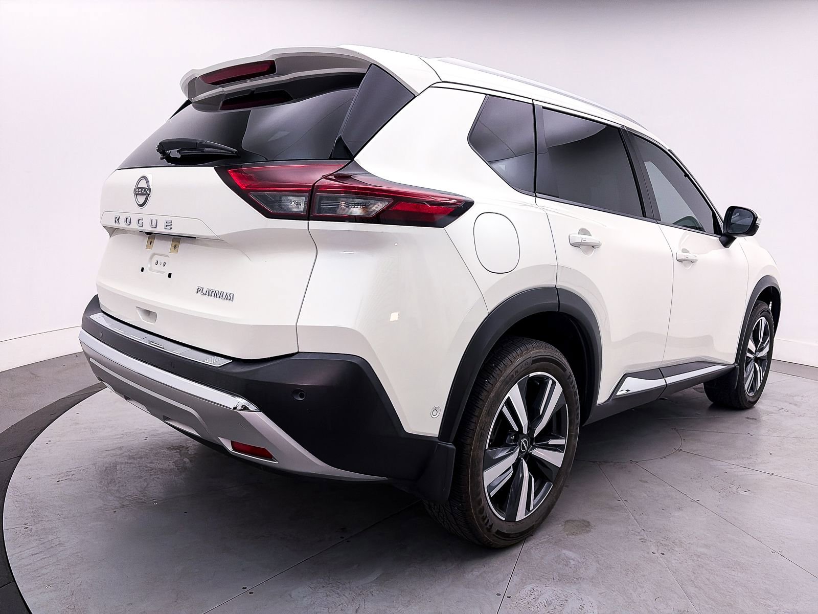 Used 2022 Nissan Rogue Platinum w/ Head-Up Display Package image 18