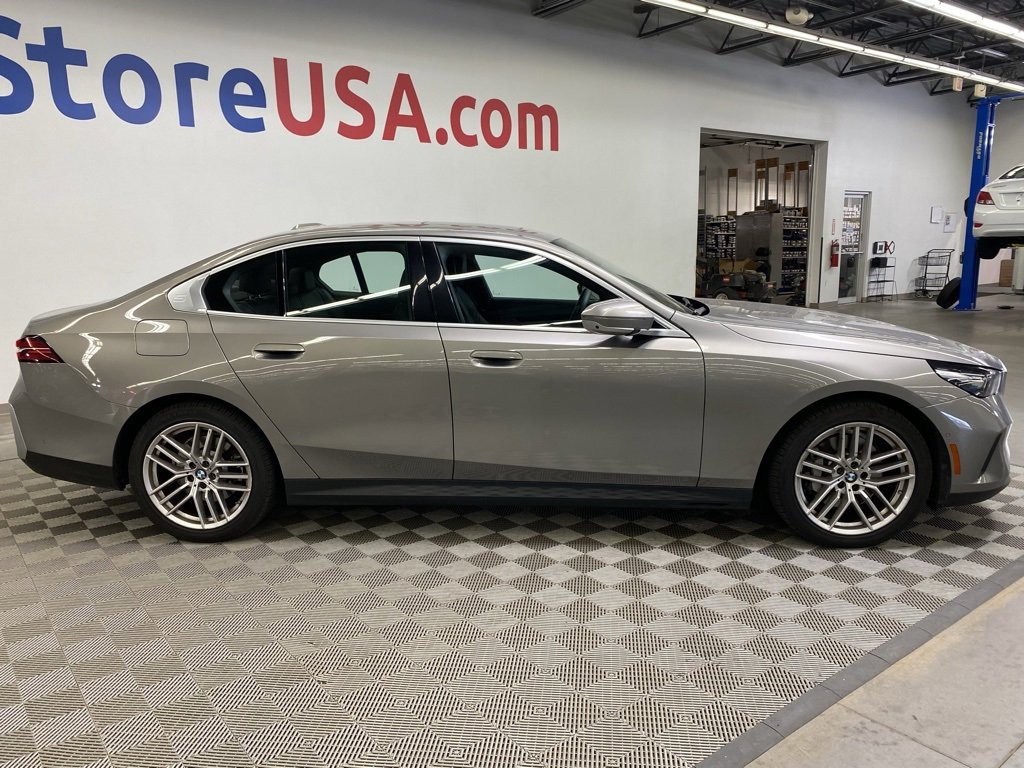 Used 2024 BMW 530i image 9