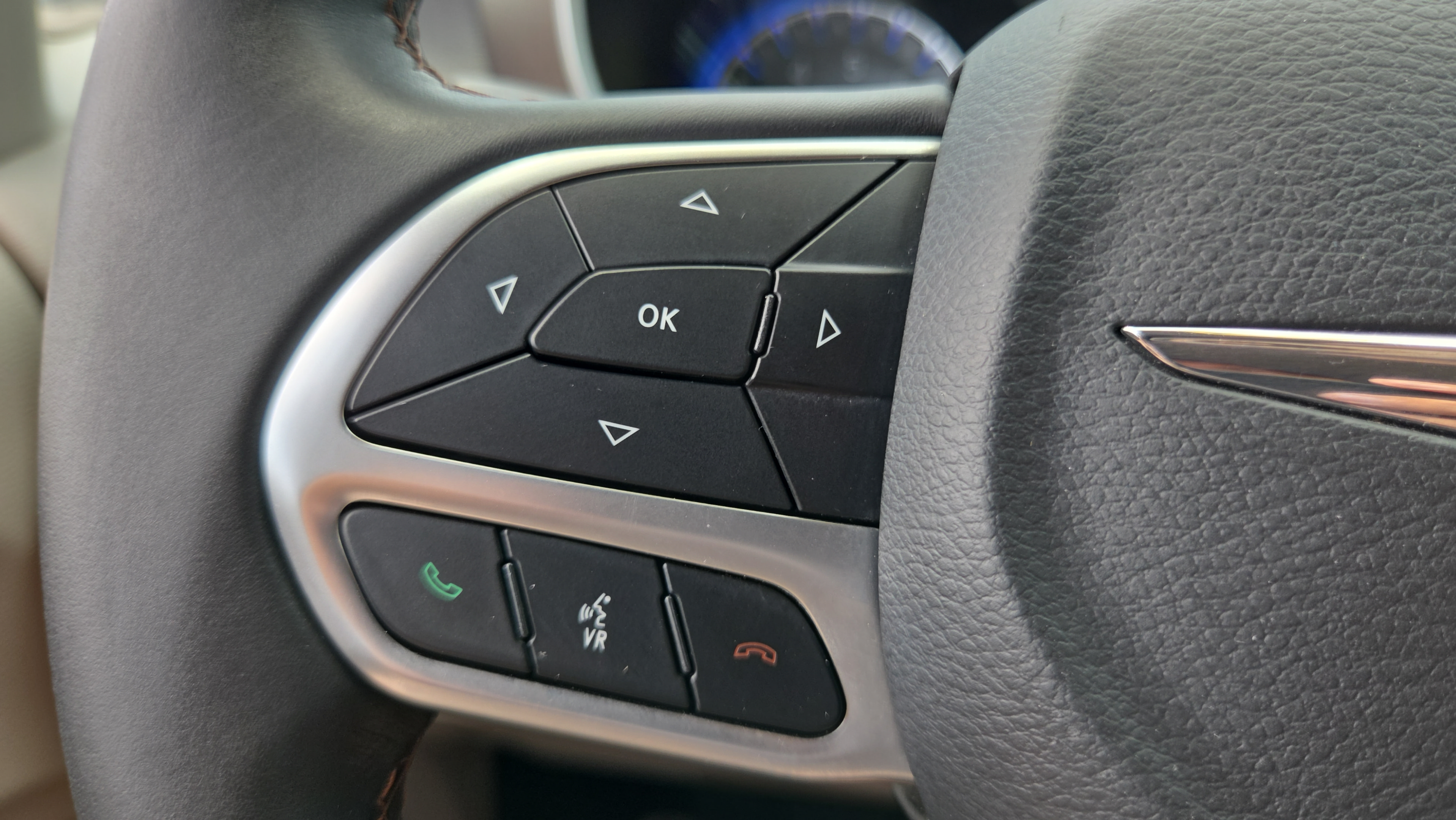 Used 2018 Chrysler Pacifica Touring-L w/ Tire & Wheel Group FWD image 29