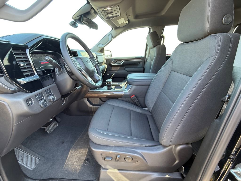 Used 2025 Chevrolet Silverado 1500 LT Trail Boss w/ Convenience Package II image 9