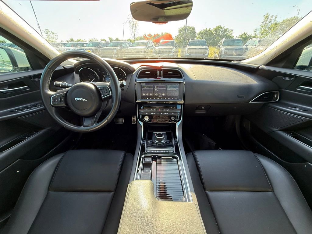 Used 2019 Jaguar XE Premium RWD image 26