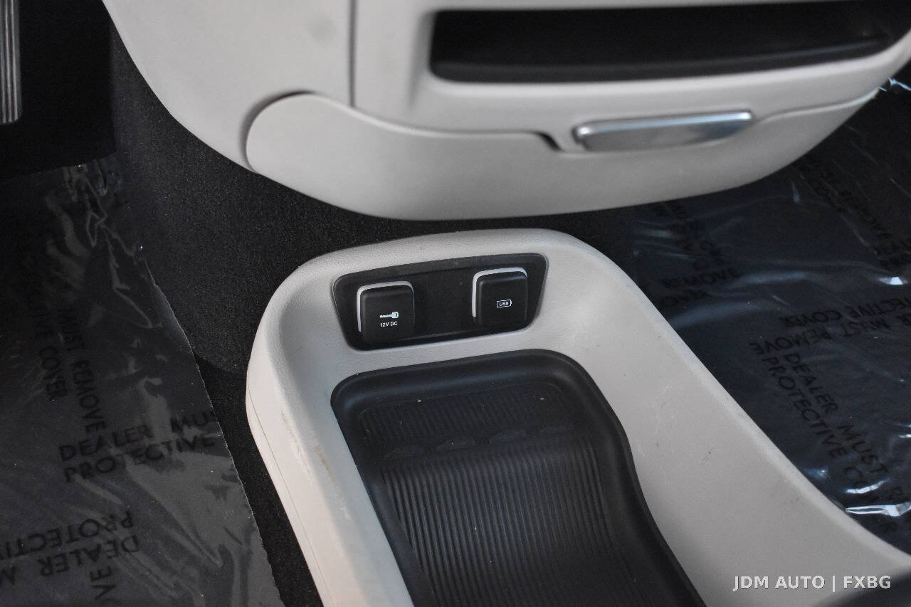 Used 2020 Chrysler Pacifica Touring-L FWD image 29