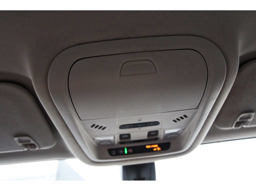 Used 2020 GMC Acadia Denali w/ Technology Package FWD image 23