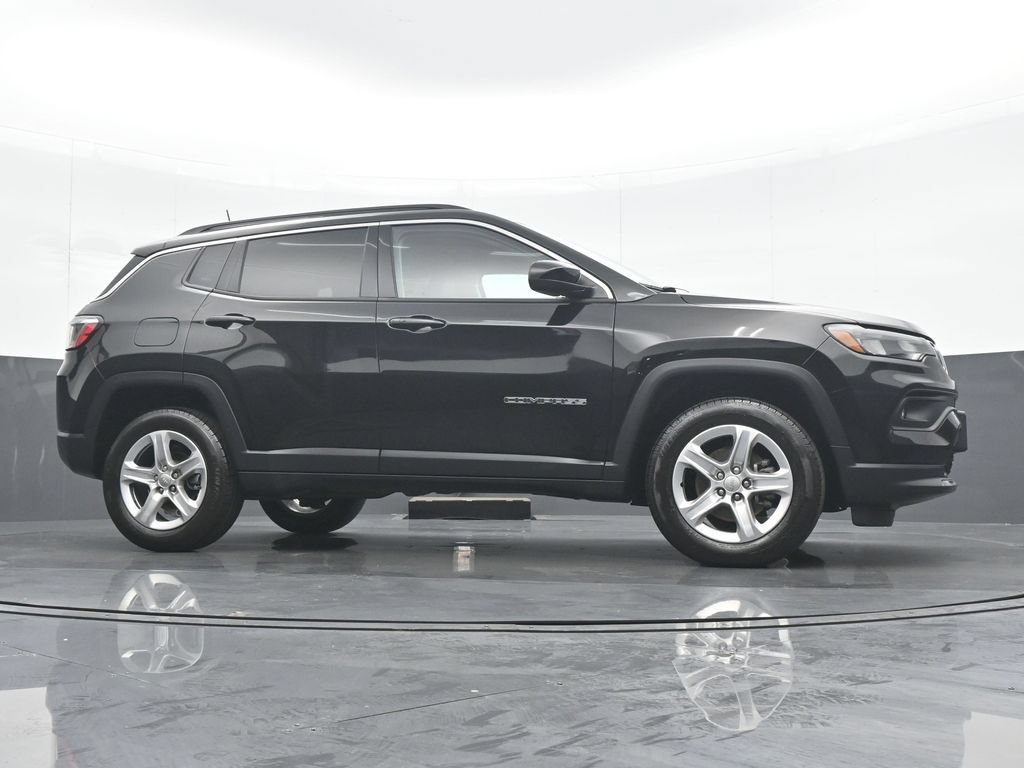 Used 2022 Jeep Compass Latitude w/ Convenience Group AWD/4WD image 31