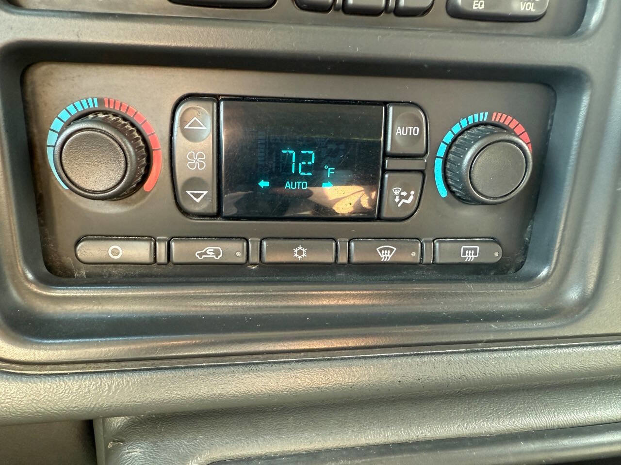 Used 2006 Chevrolet Silverado 2500 LT w/ Heavy-Duty Power Package image 17