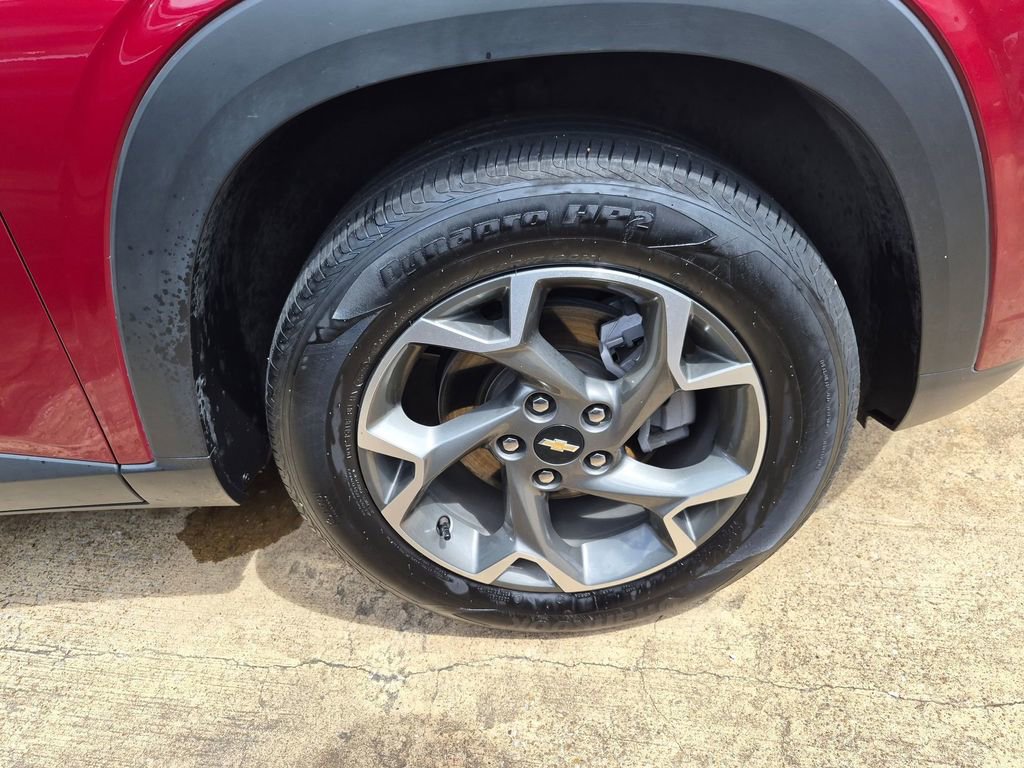 Used 2025 Chevrolet Trax LT w/ LT Convenience Package FWD image 29