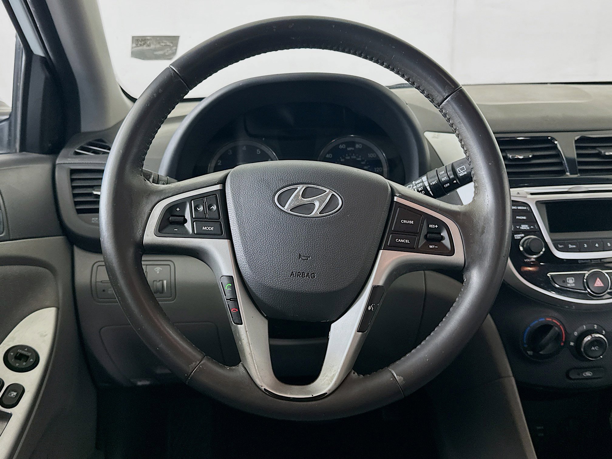 Used 2014 Hyundai Accent SE image 17